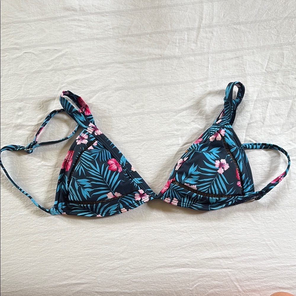 Cupshe Blue and Pink Triangle Bikini Top with Tropical Print